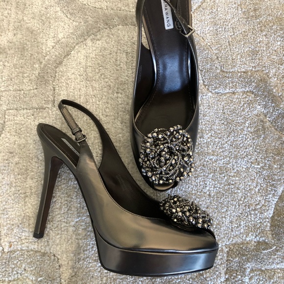 Vera Wang peep toe high heels, gunmetal & beads - Picture 4 of 6